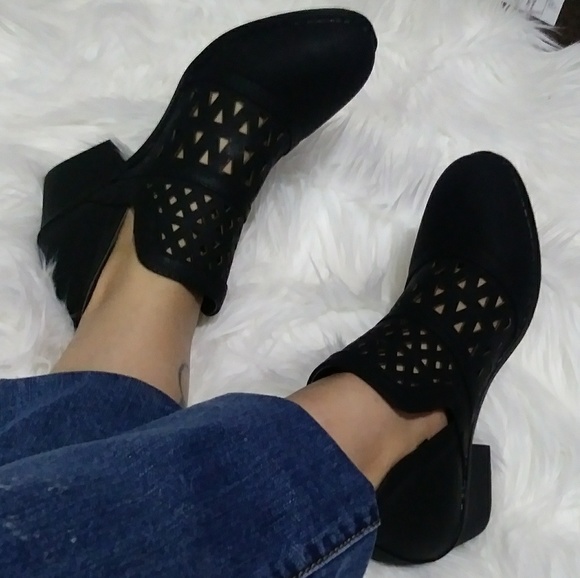 🚨Last Pair 🆕 Black Laser Cut Bootie - Picture 2 of 7
